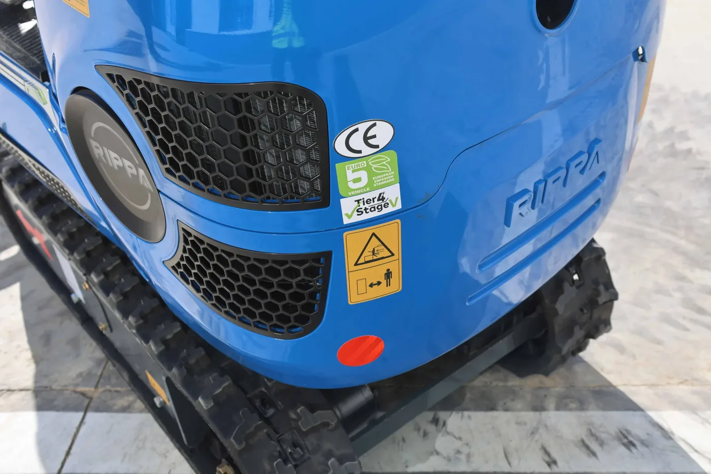 R06 Built for narrow access